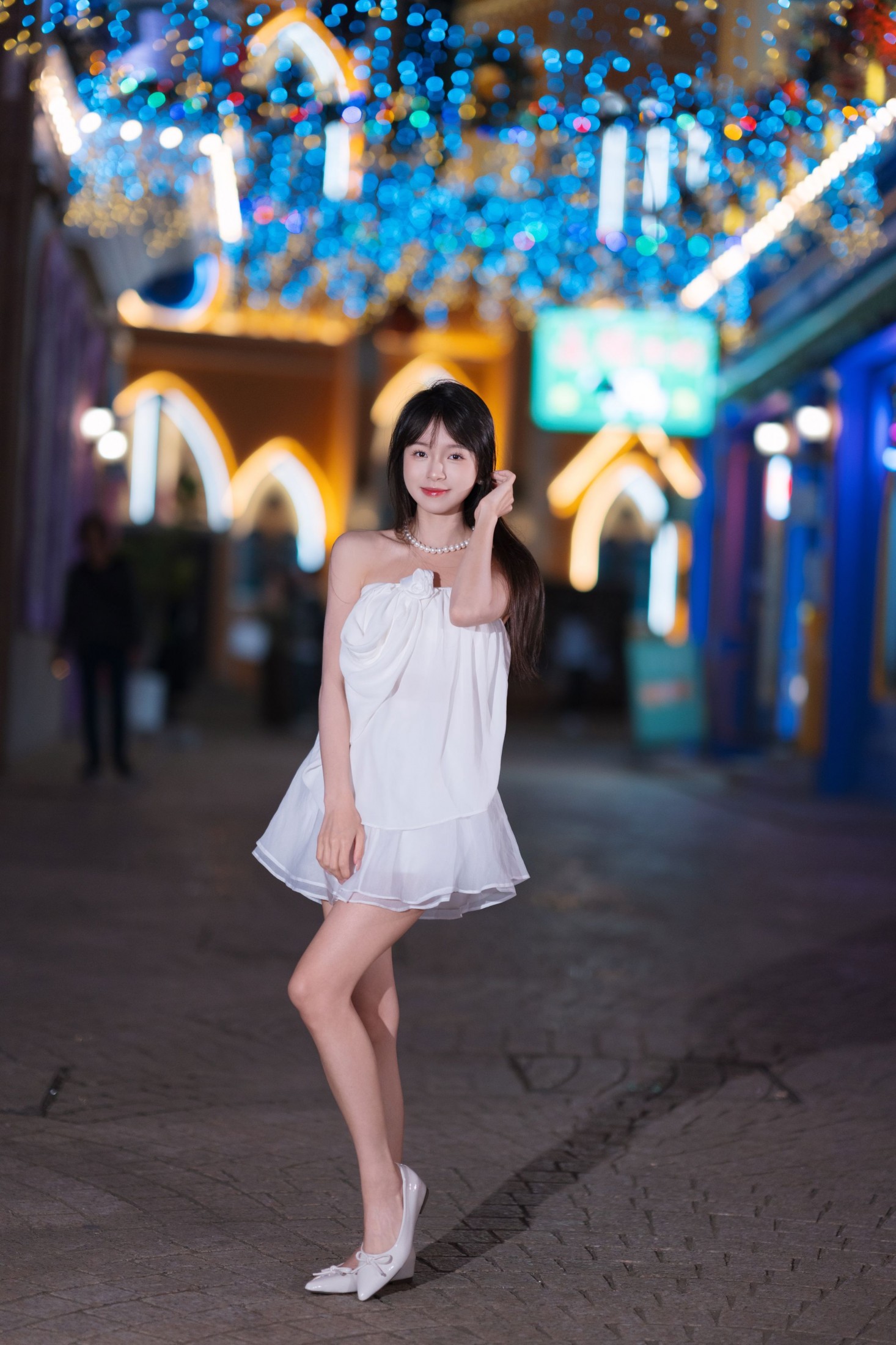 妮一 - 《夜景梅拉尼亚小镇撞色建筑里的温柔浪漫》[66P]