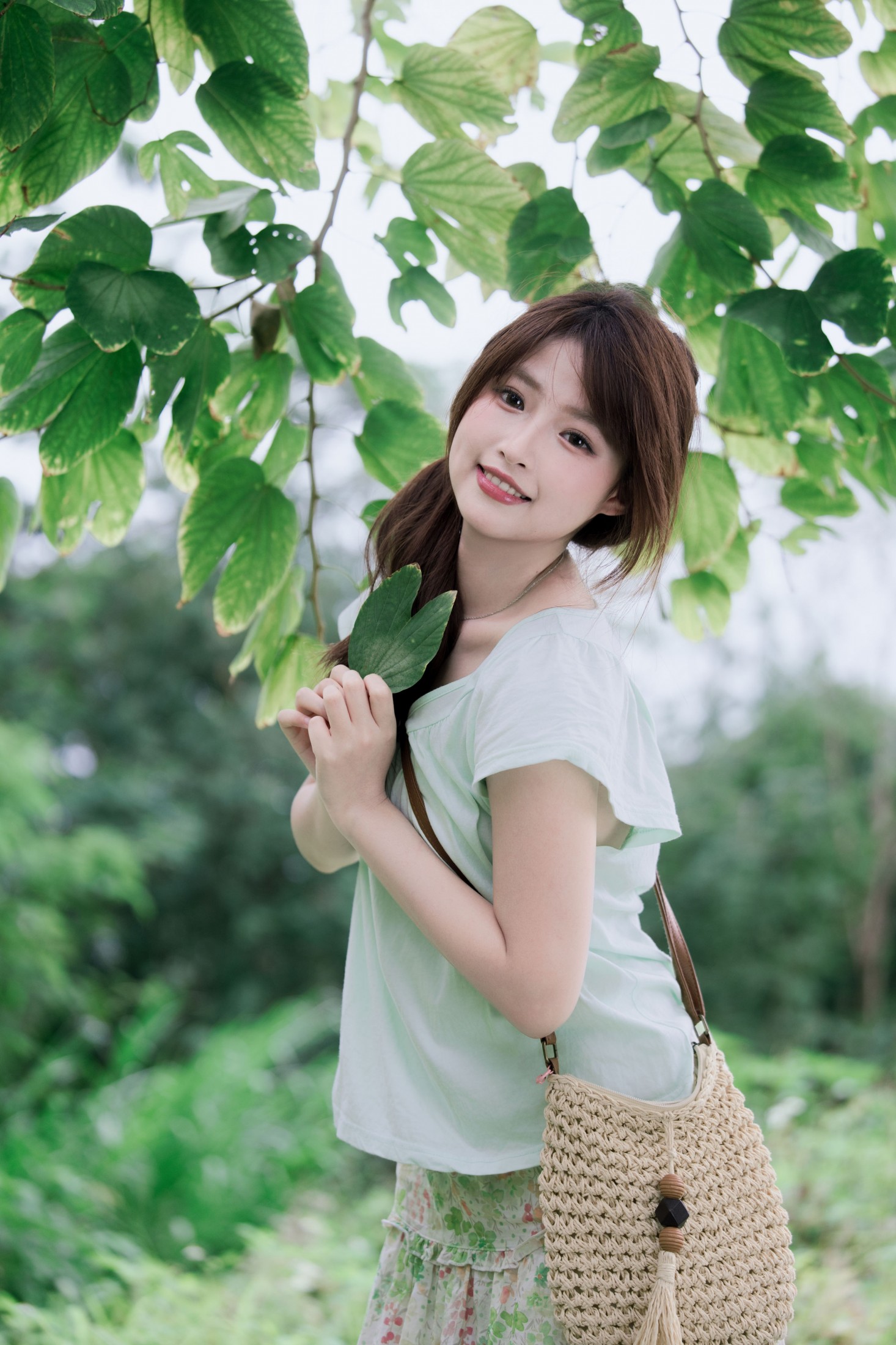 甜甜很开心 - 《一组自带温柔滤镜的森系写真》[33P]