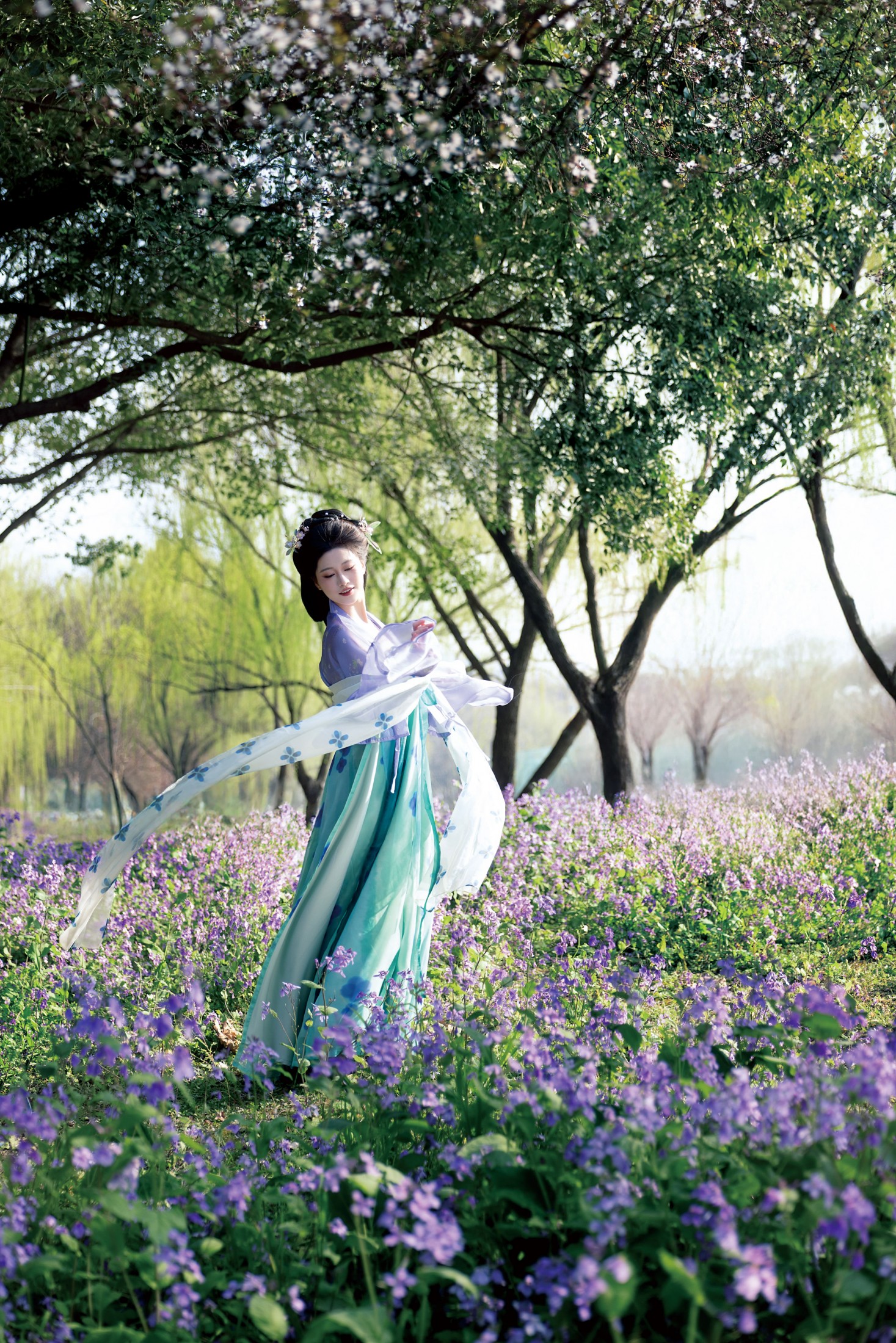 百变小洁 - 《二月兰汉服》[13P]