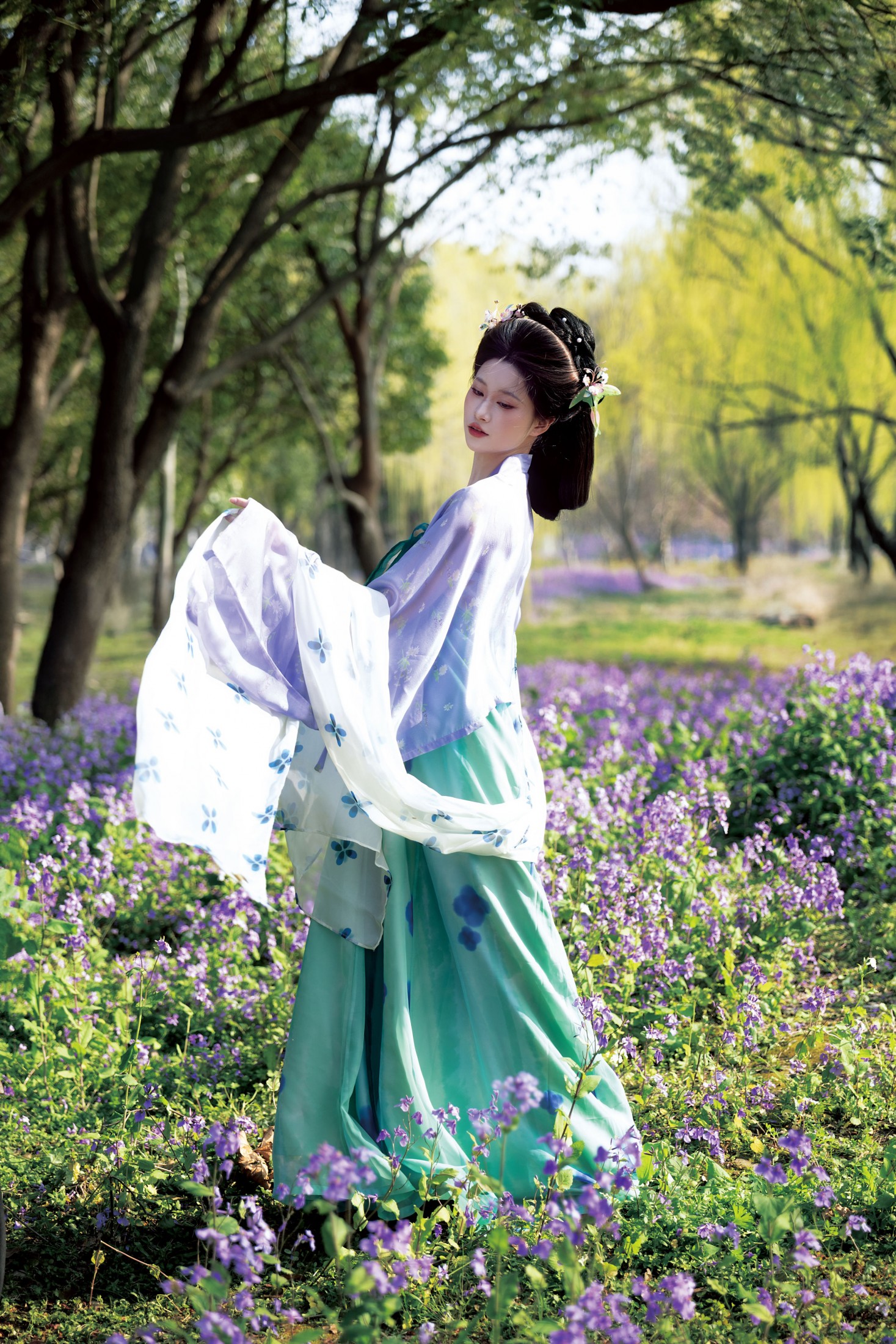 百变小洁 - 《二月兰汉服》[13P]