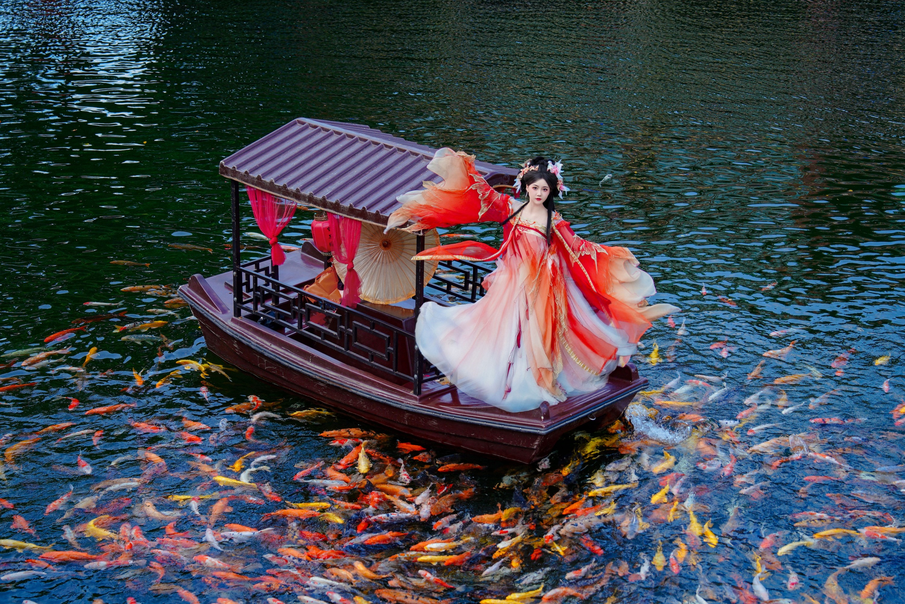 KE - 《锦鲤汉服人像写真》[14P]