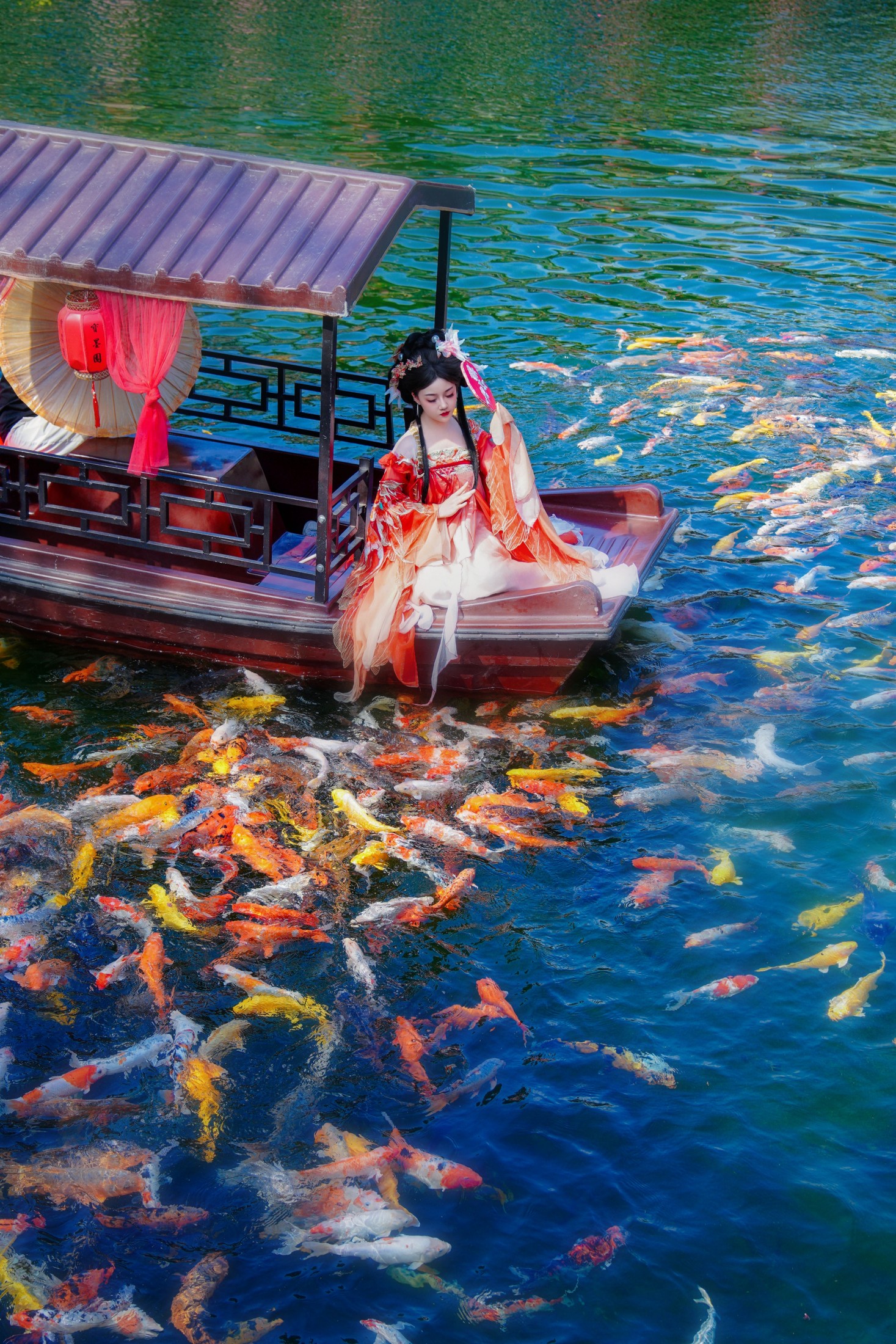 KE - 《锦鲤汉服人像写真》[14P]