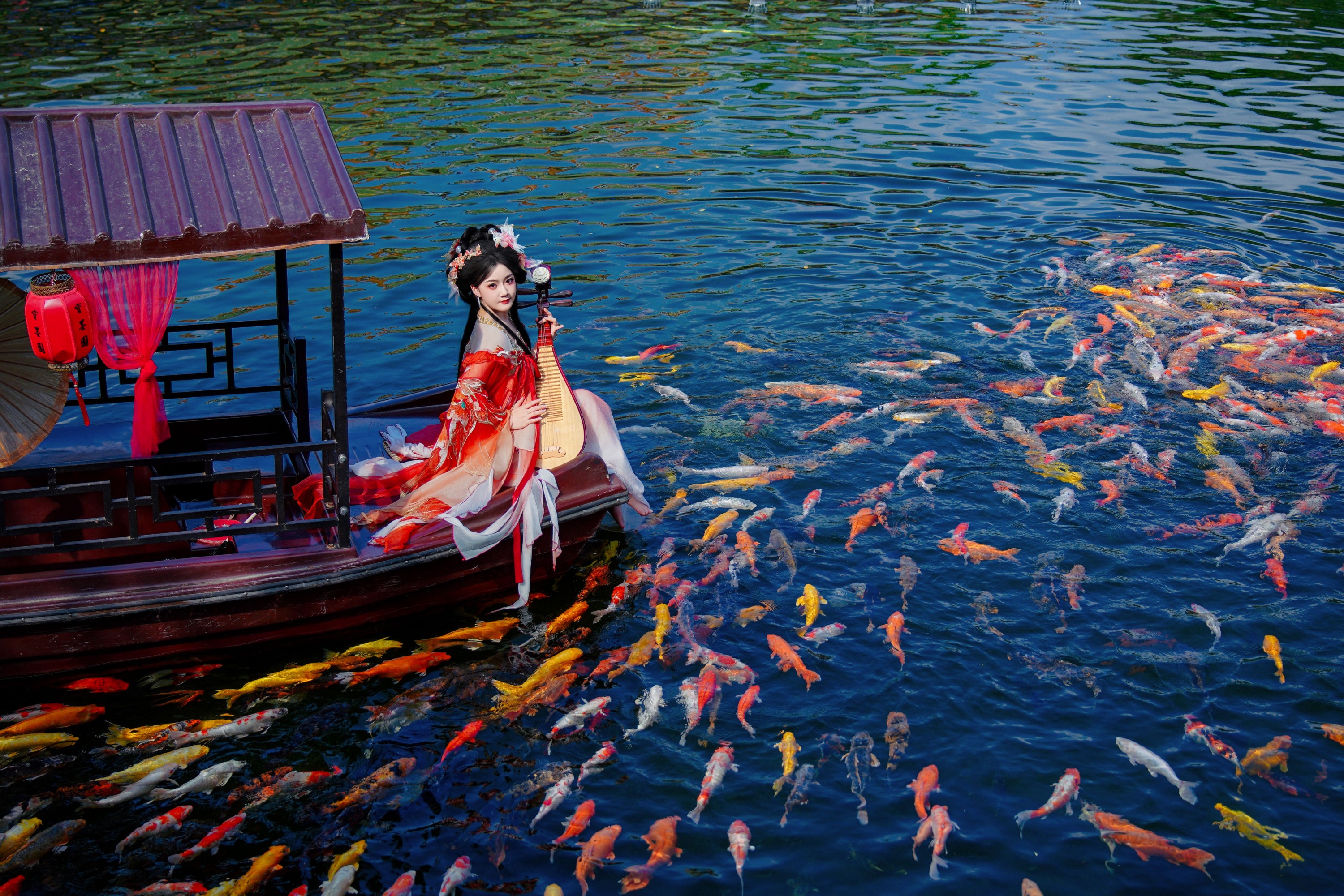 KE - 《锦鲤汉服人像写真》[14P]