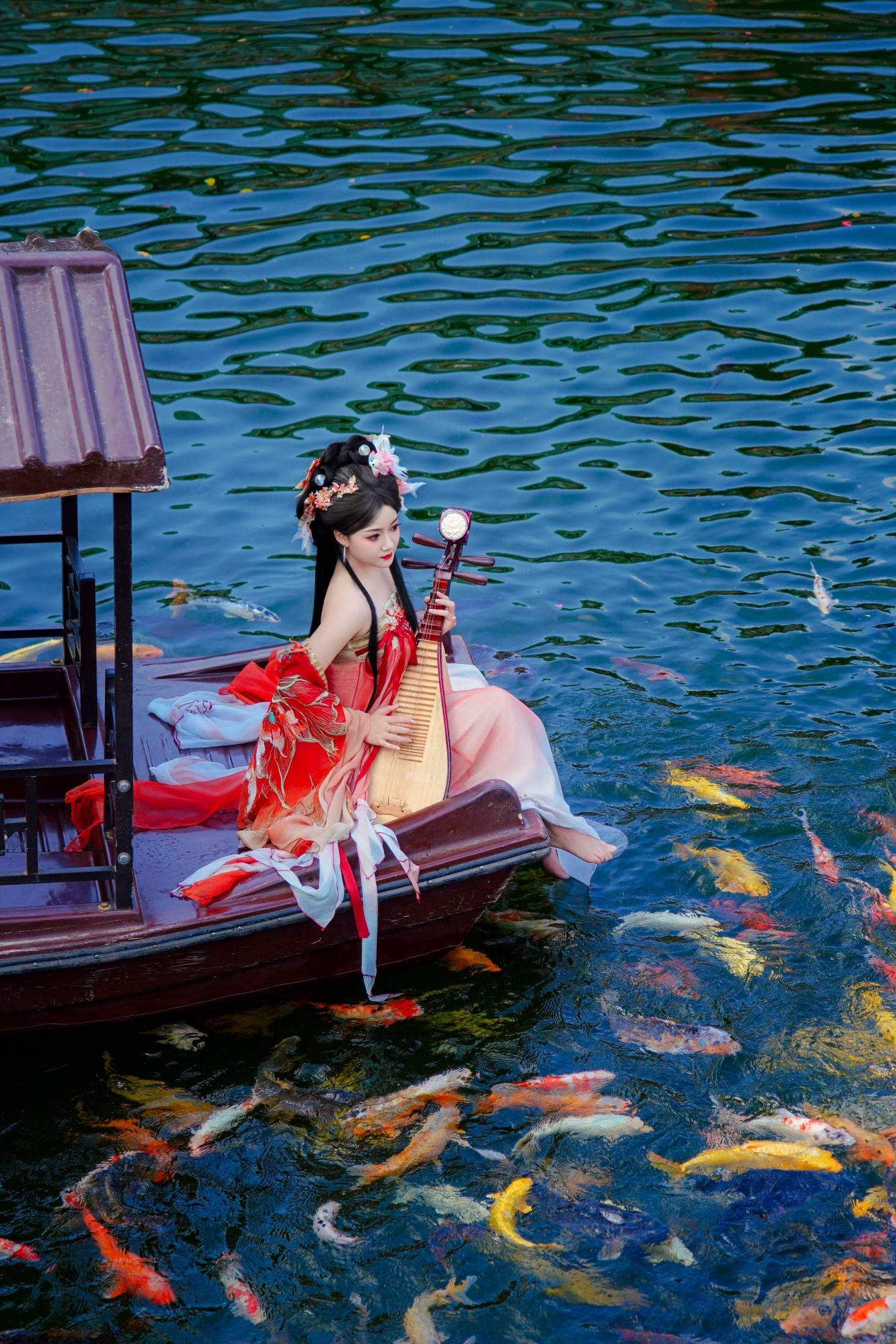 KE - 《锦鲤汉服人像写真》[14P]