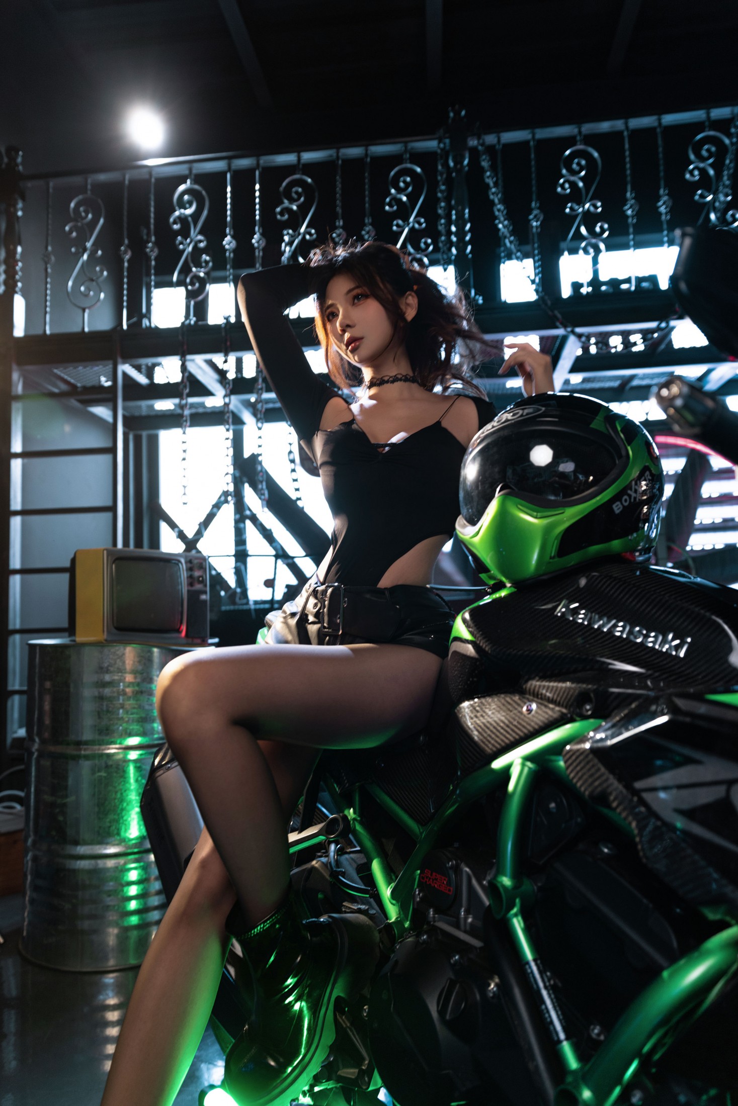 呆萌花 - 《机车美女》[9P]