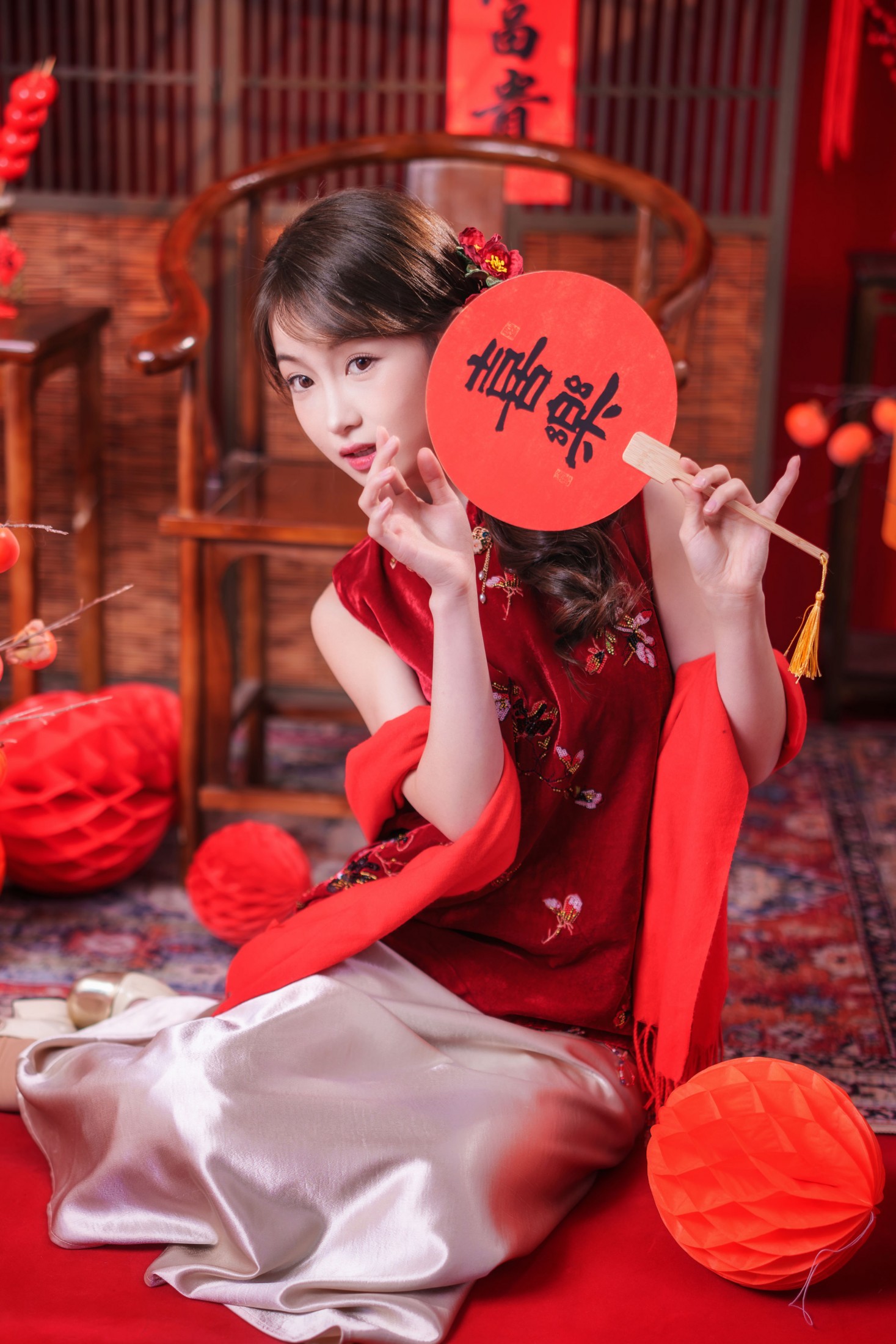 小邱 – 《新年红衣女少女》[12P]