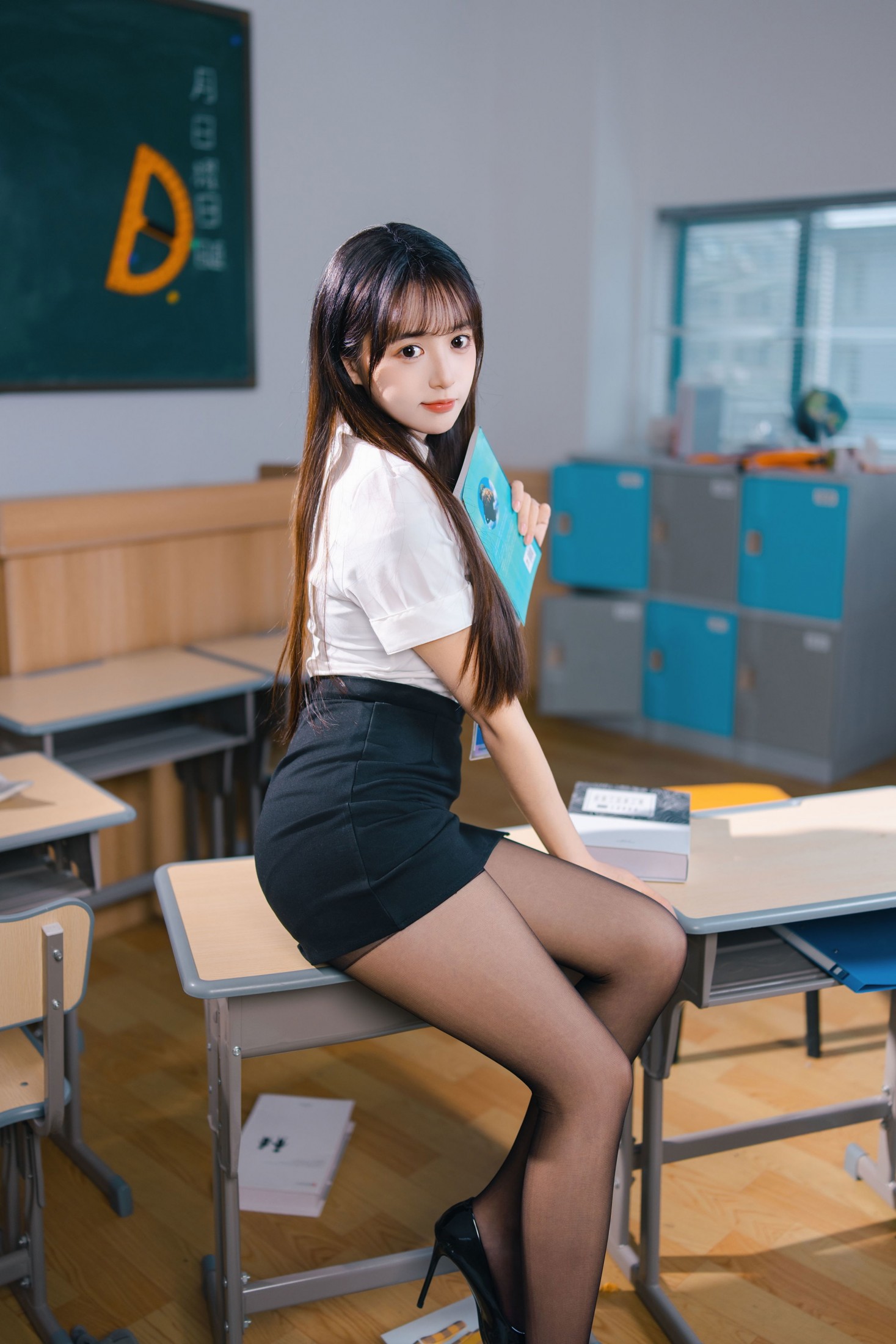 小亿 - 《万万老师》[19P]