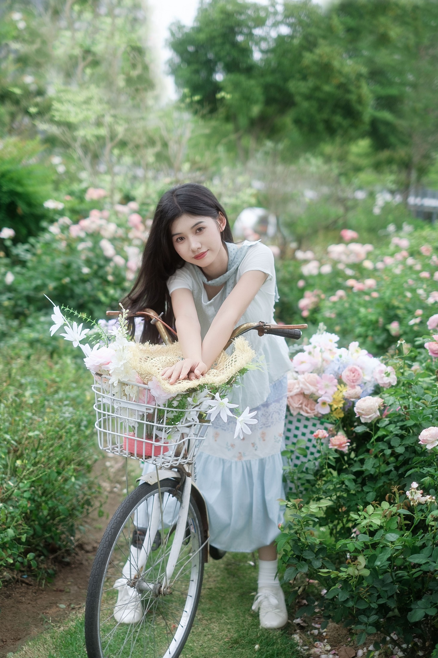 欧阳明慧 - 《花海里的“白月光”，这一眼太绝了！》[22P]