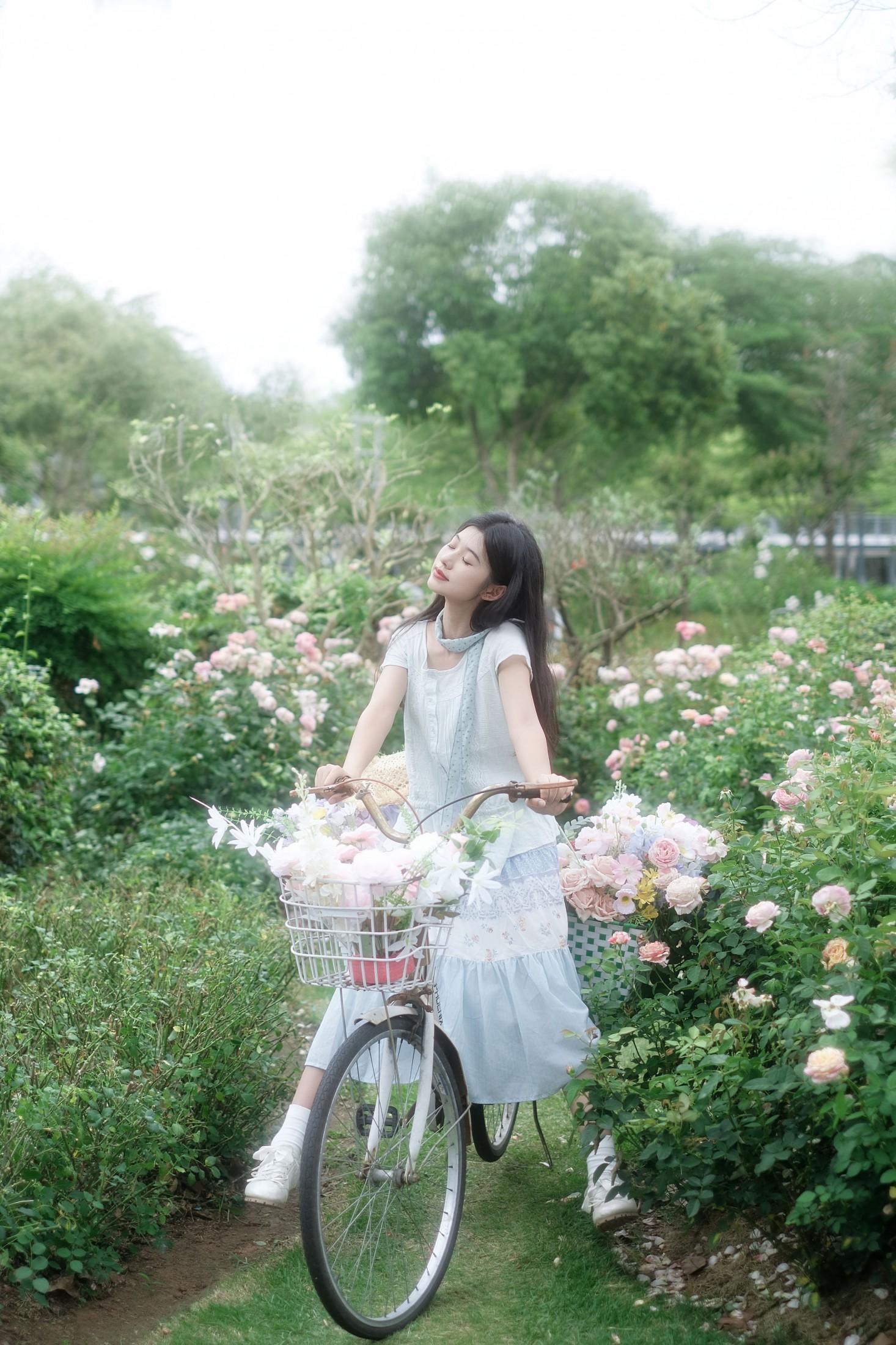 欧阳明慧 - 《花海里的“白月光”，这一眼太绝了！》[22P]