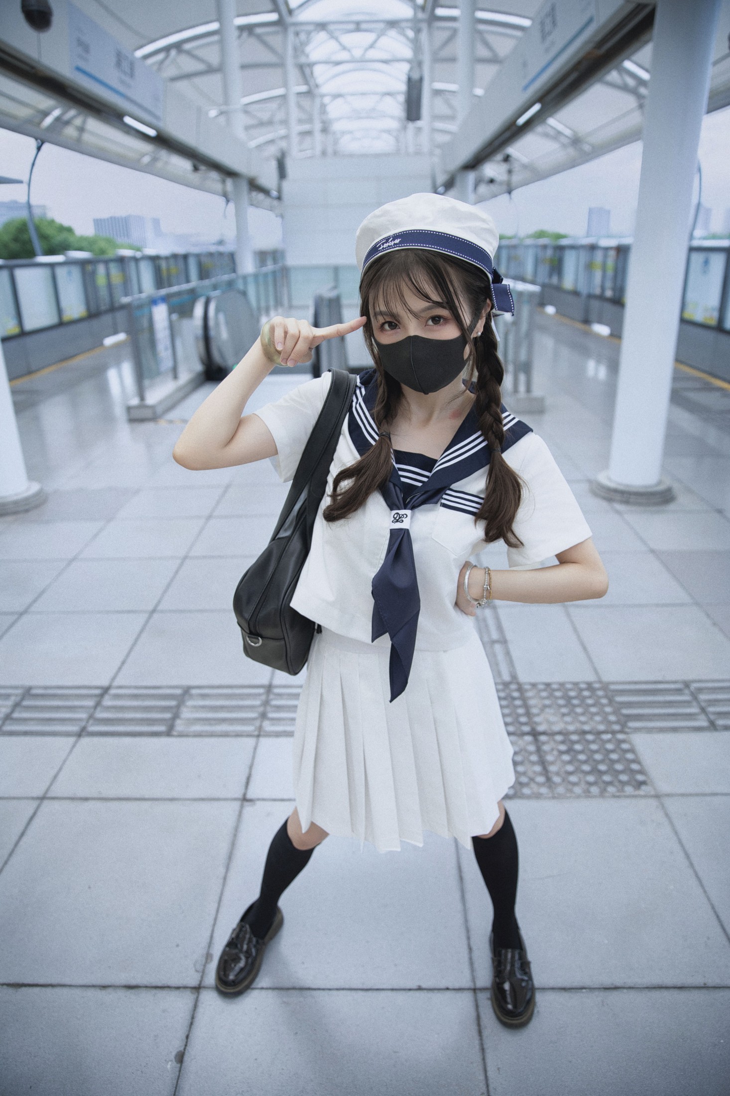 丫小丫殿下 - 《地铁站》[9P]