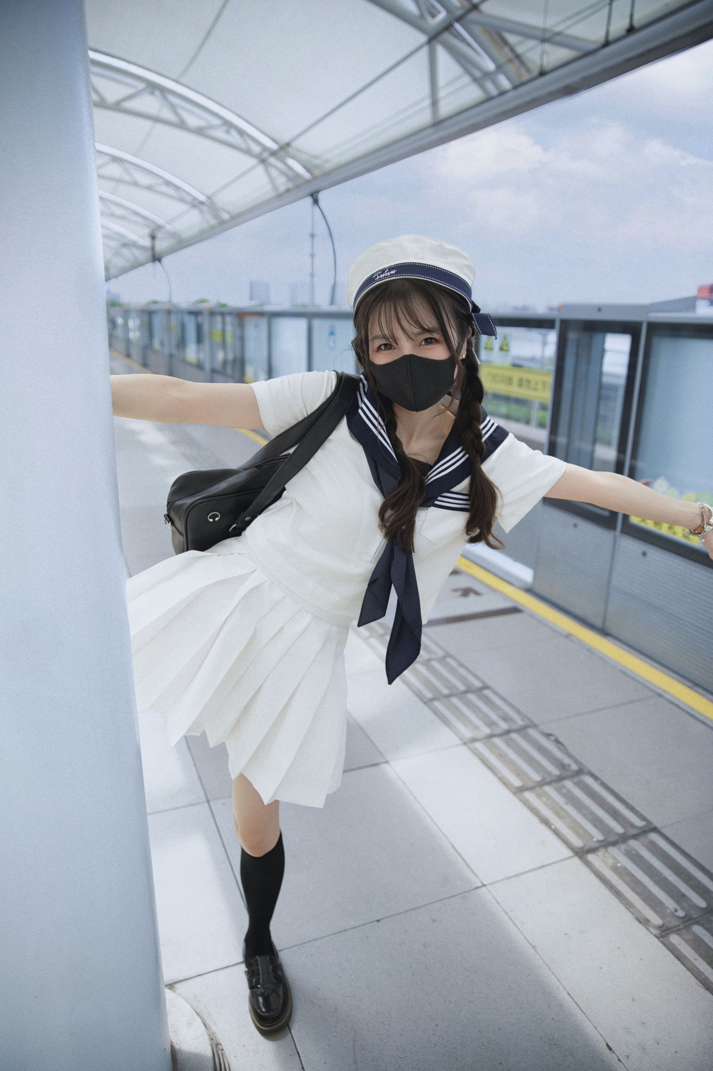 丫小丫殿下 - 《地铁站》[9P]