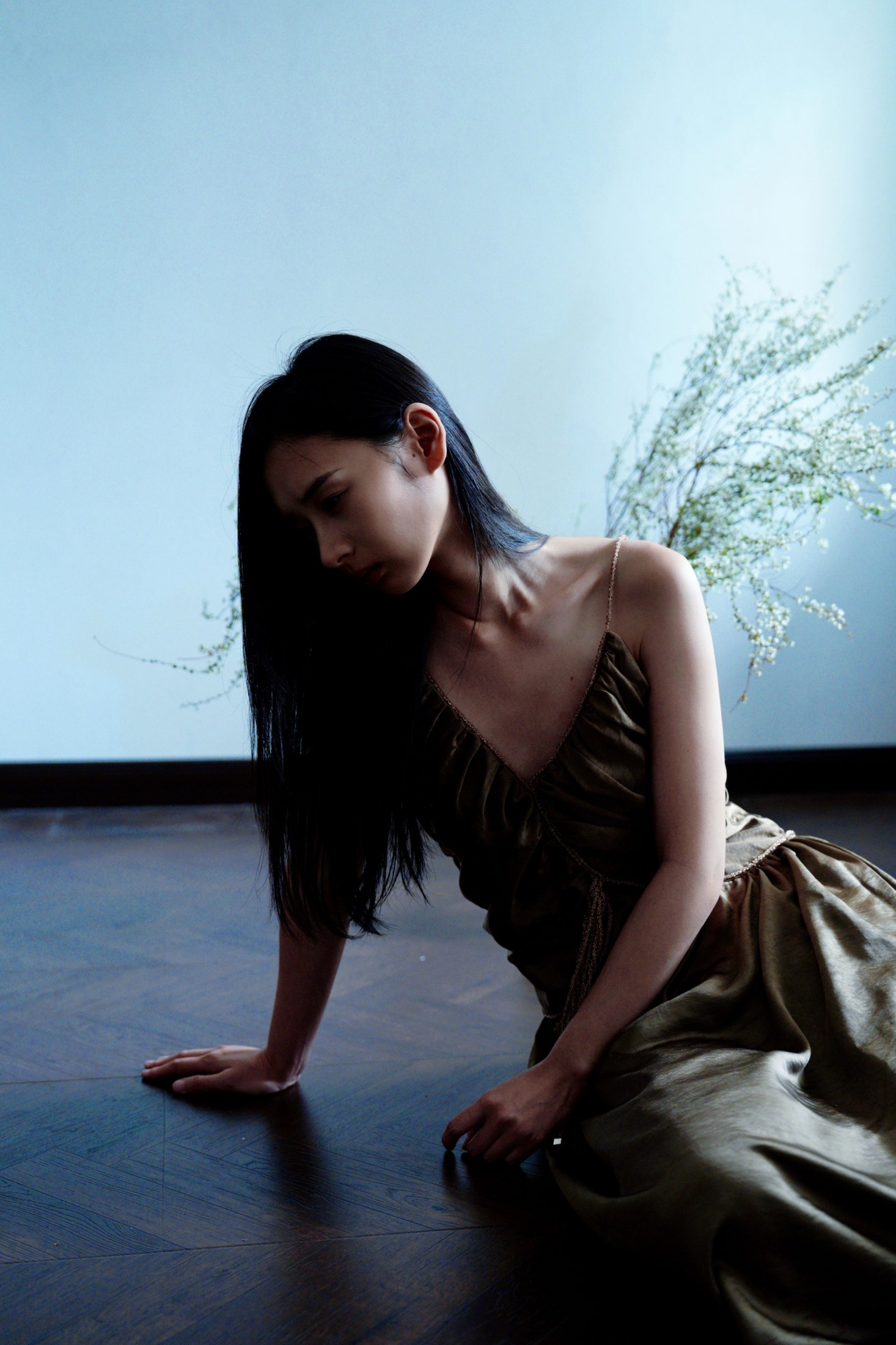 方休。 - 《暗调雪柳情绪大片｜于暗处生长》[9P]