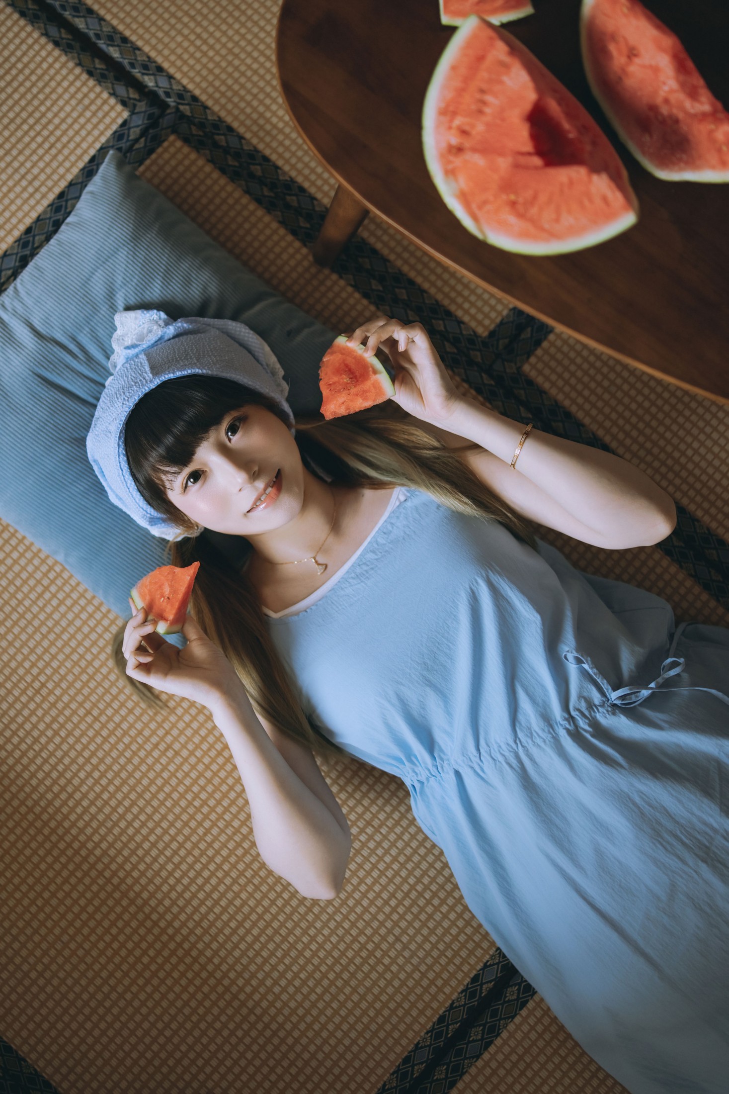 鲨鱼熊 - 《阴天在不开灯的房间》[17P]