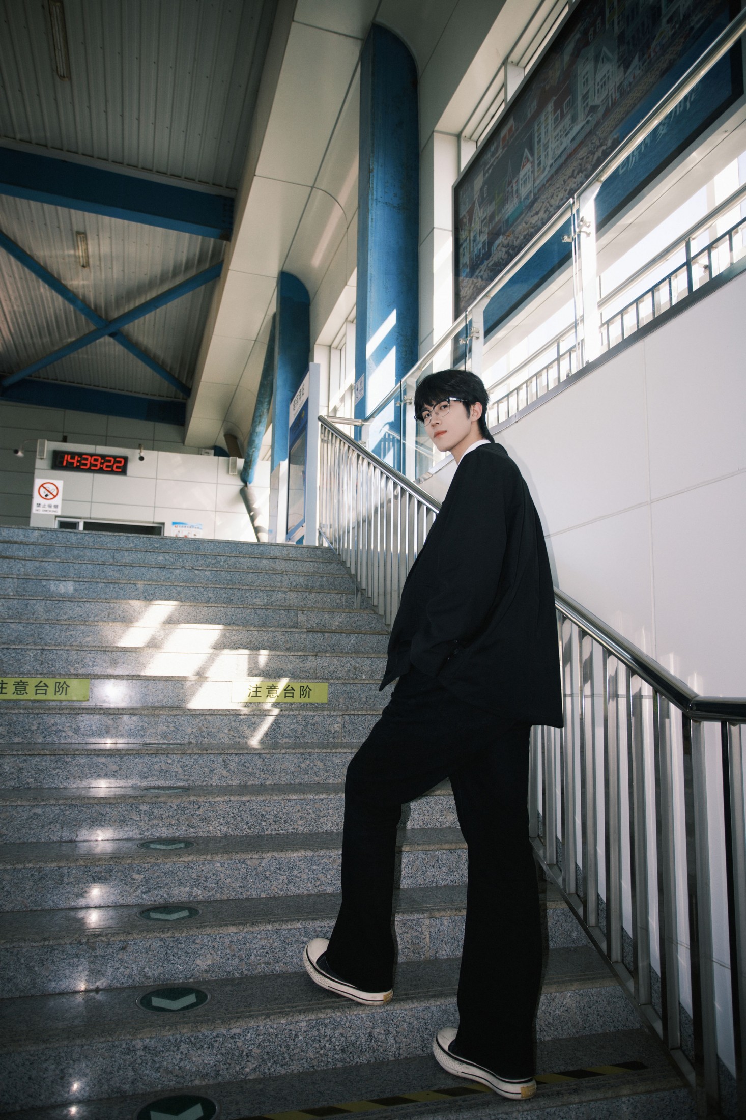 丁丁不刷牙 – 《轻轨站少年》[19P]