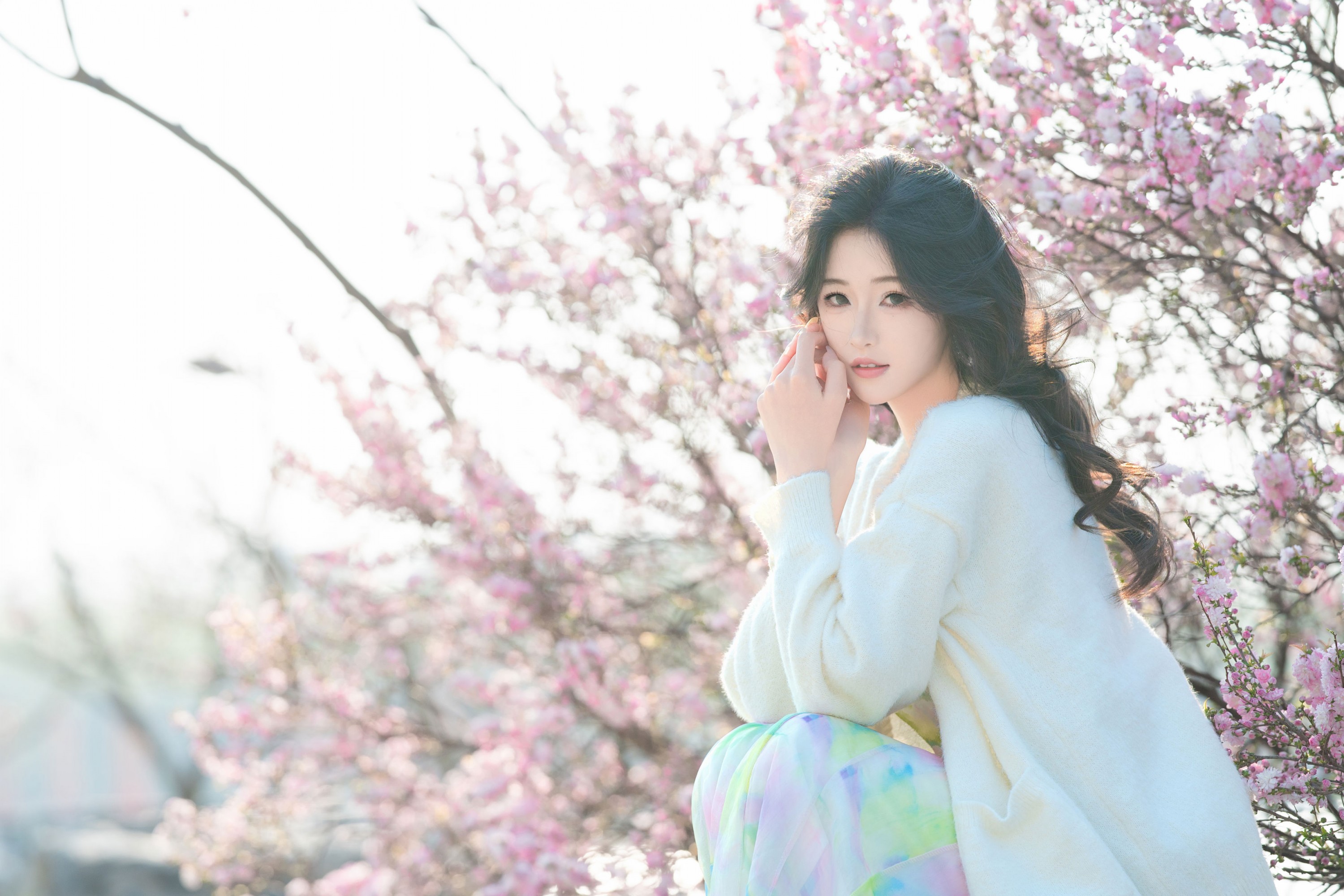 林瑜 - 《书中自有颜如玉・春日湖畔 书卷与花》[36P]