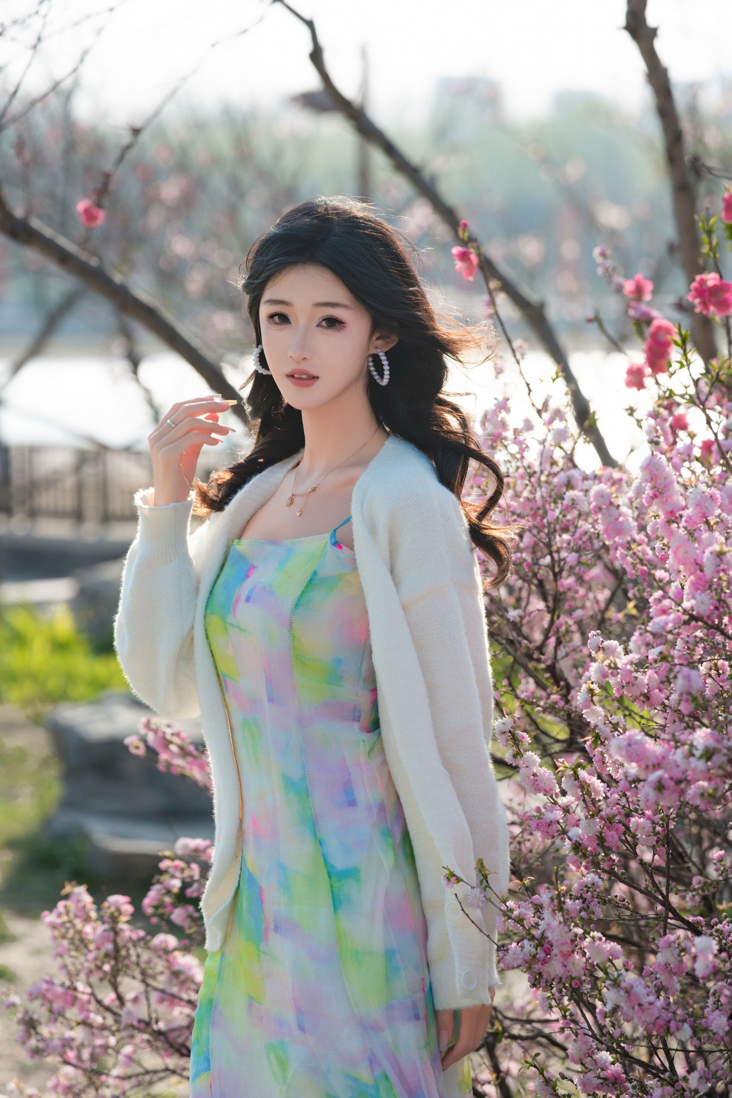 林瑜 - 《书中自有颜如玉・春日湖畔 书卷与花》[36P]