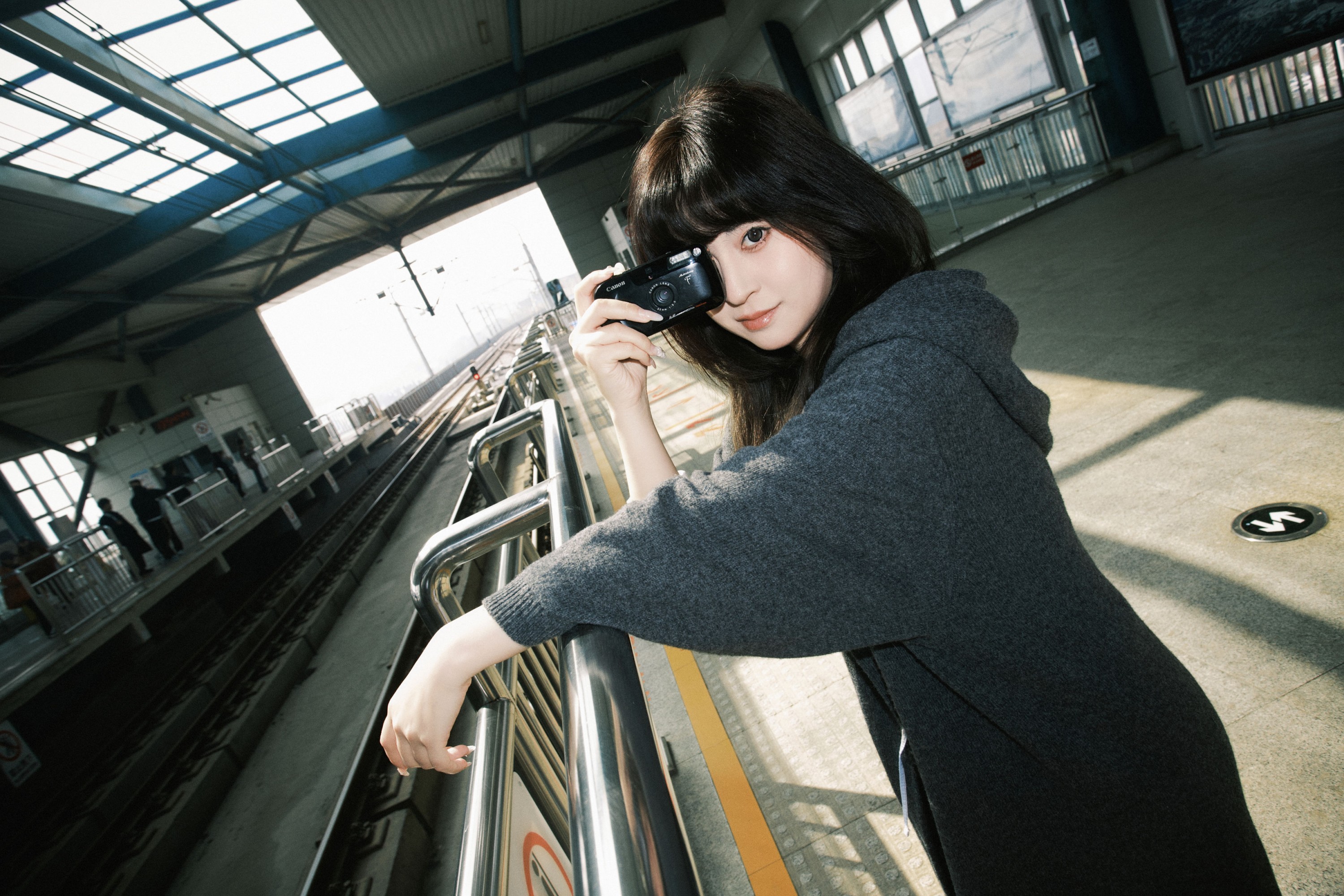 《轻轨站少女心事》[24P]