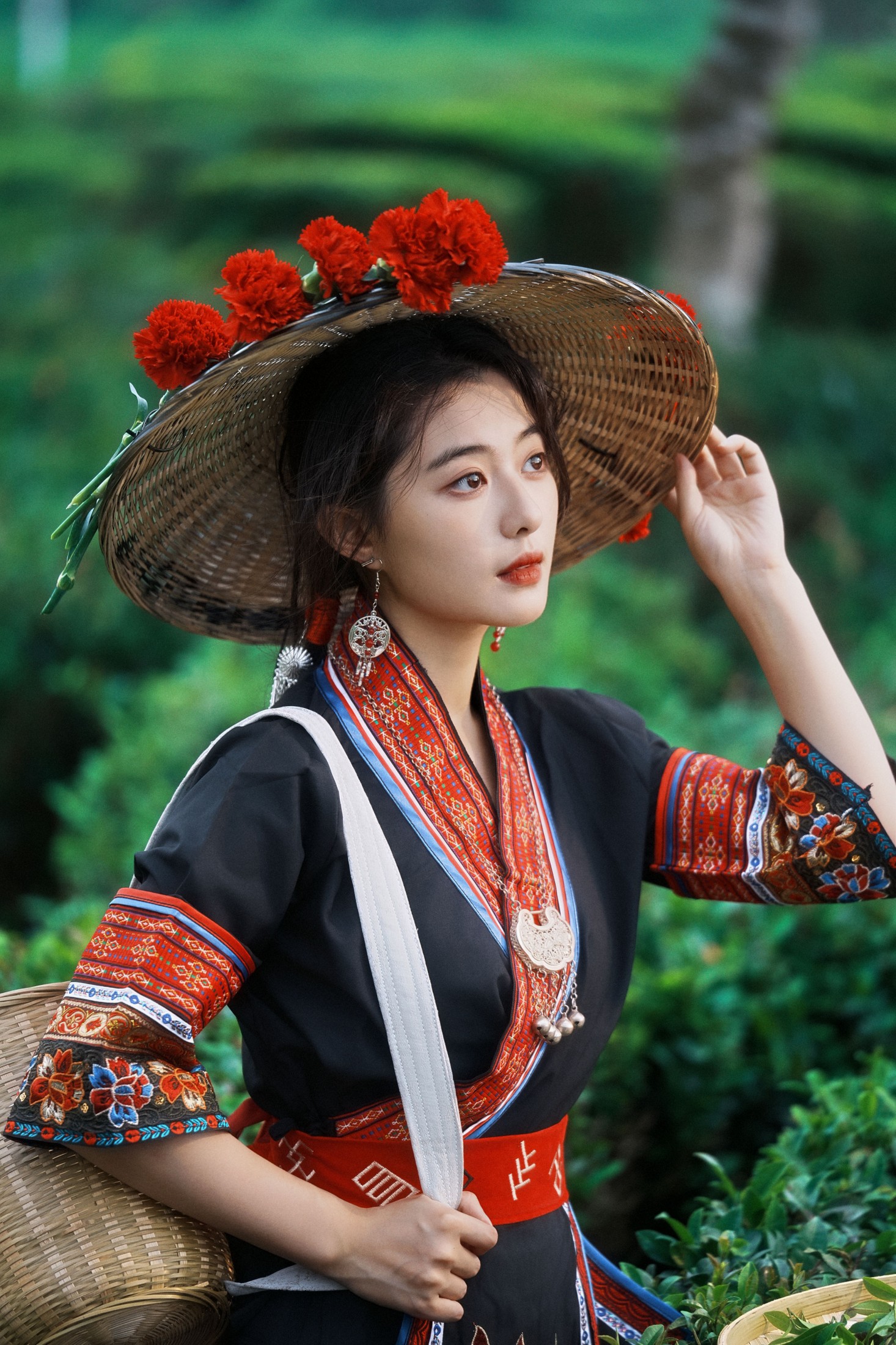 《当畲族的黑红撞色，遇上万亩茶园的青绿。》[26P]