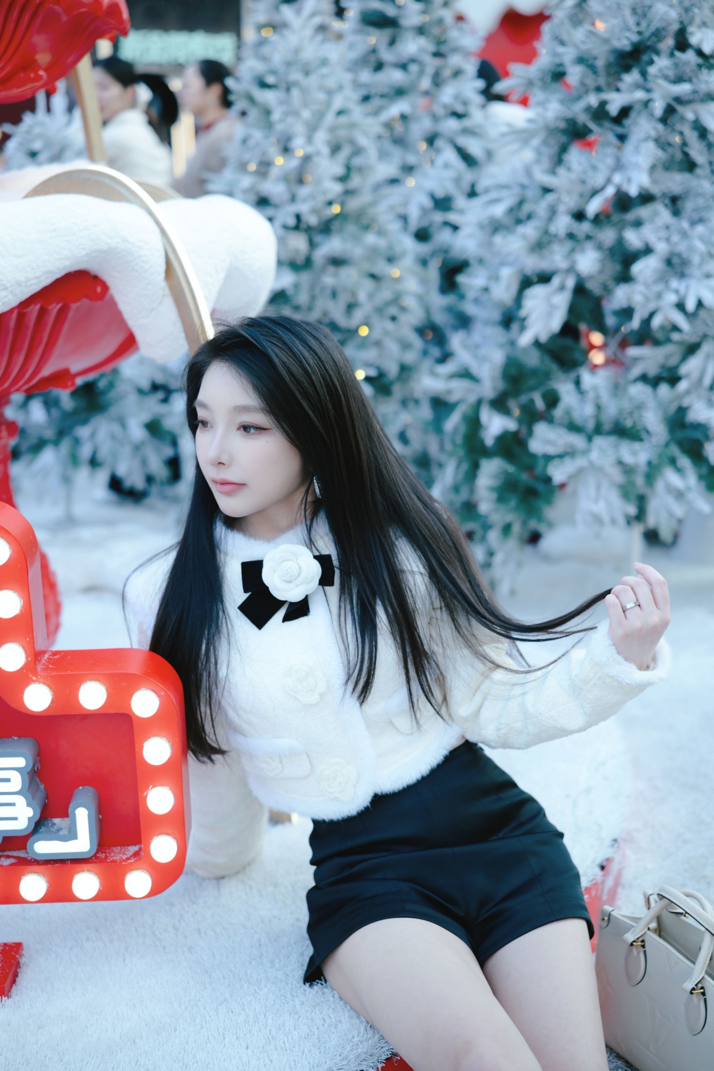 《新的故事，或许会在雪花中慢慢开始》[32P]