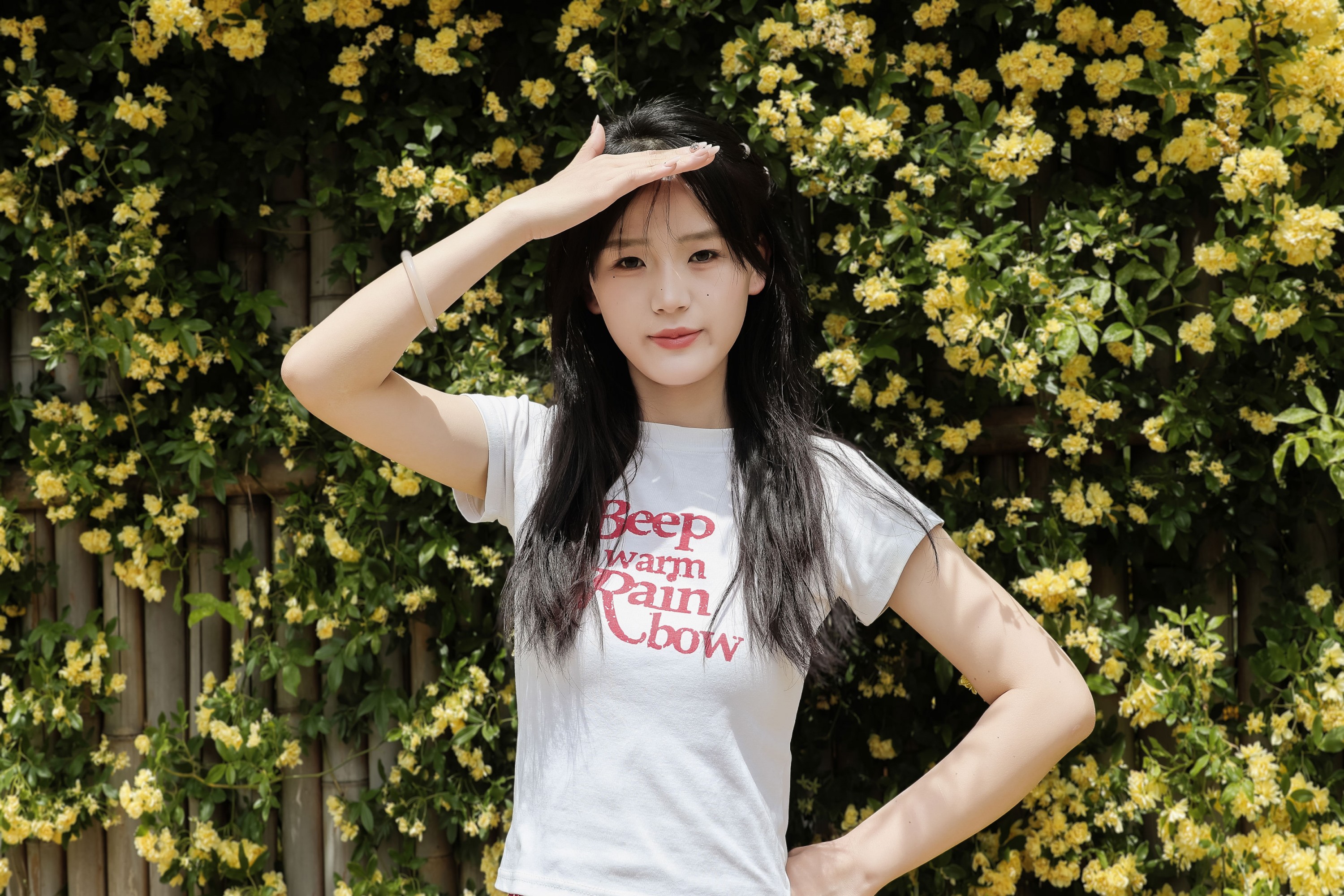 《黄木香白衣红裙子模特户外美女》[17P]