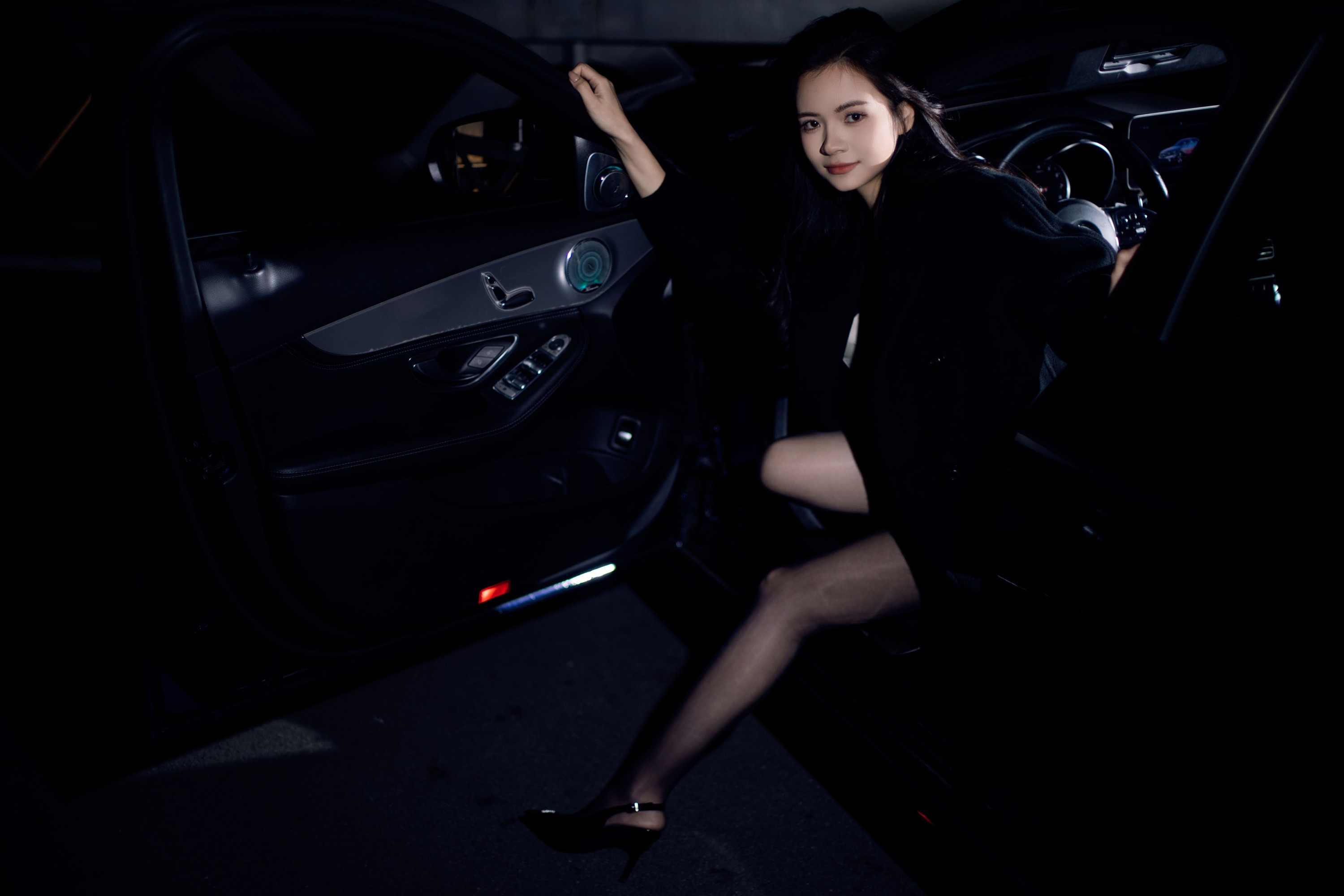 《给自己的爱车当车模》[11P]