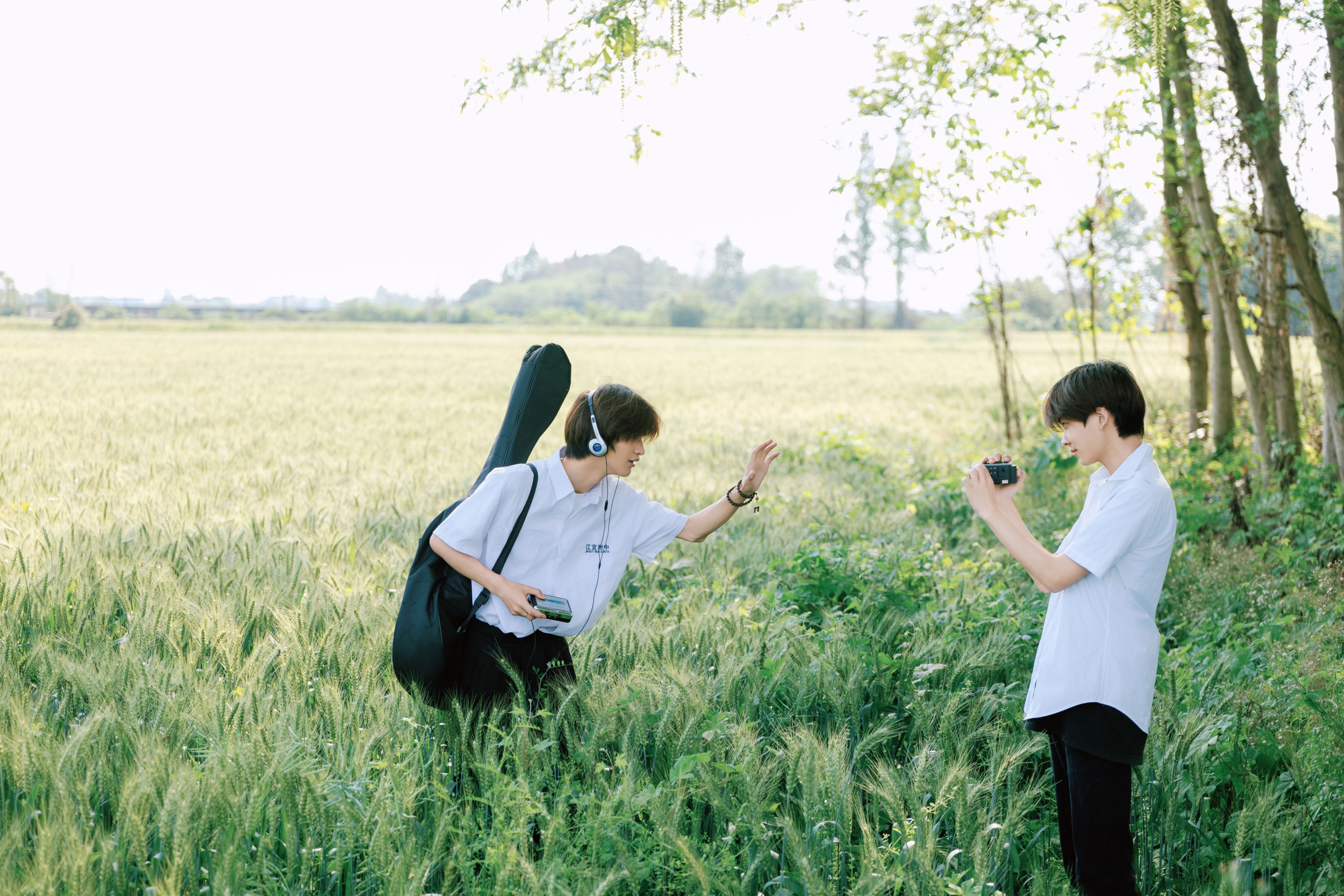 《世界喧嚣，我们安稳》[64P]