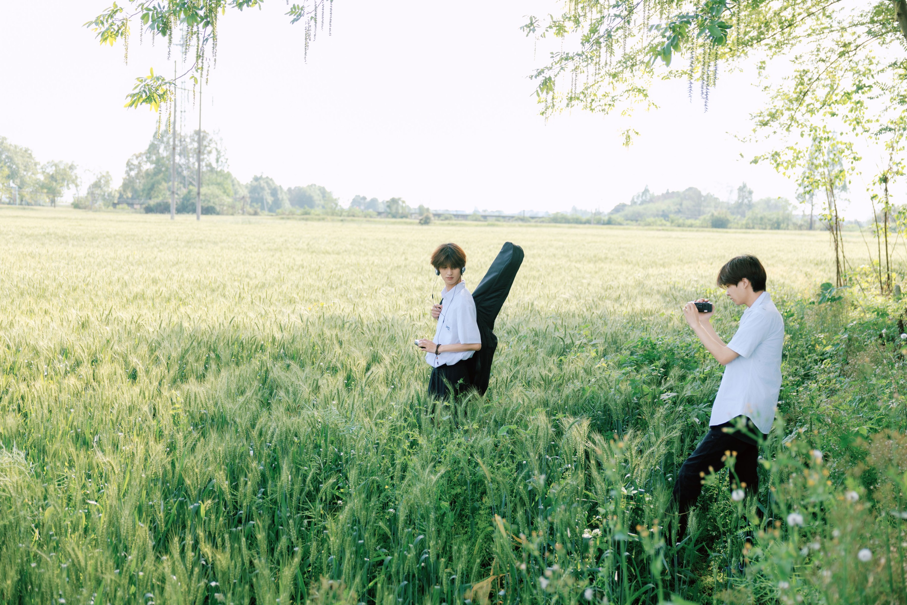 《世界喧嚣，我们安稳》[64P]