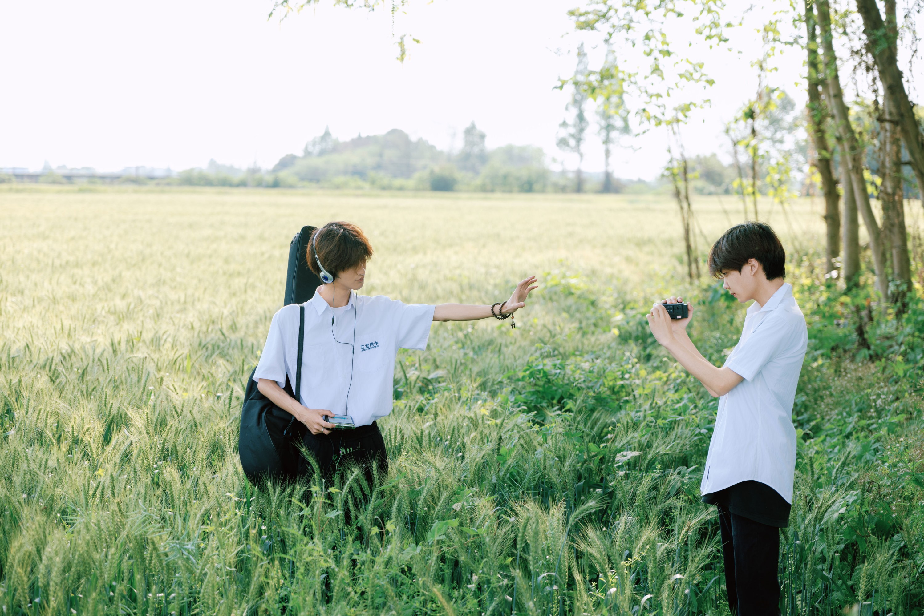 《世界喧嚣，我们安稳》[64P]