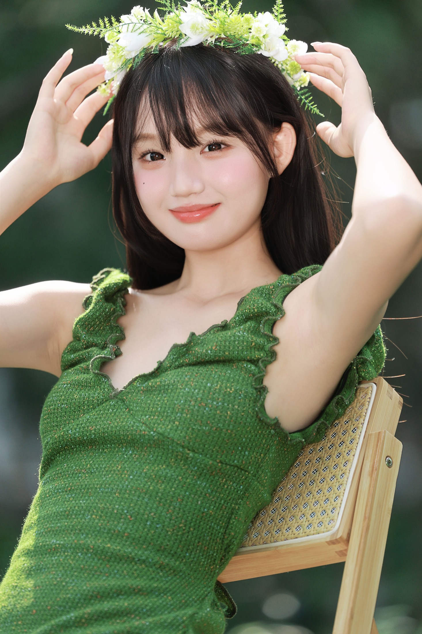 《青草地的午后，少女与风的时光》[10P]
