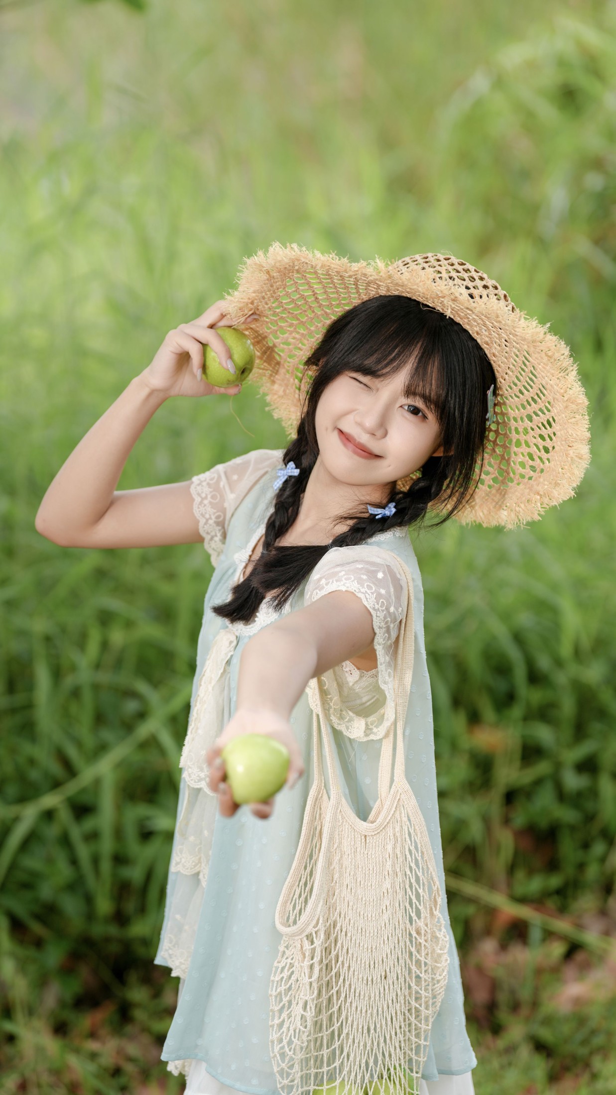 《夏日草地少女》[15P]