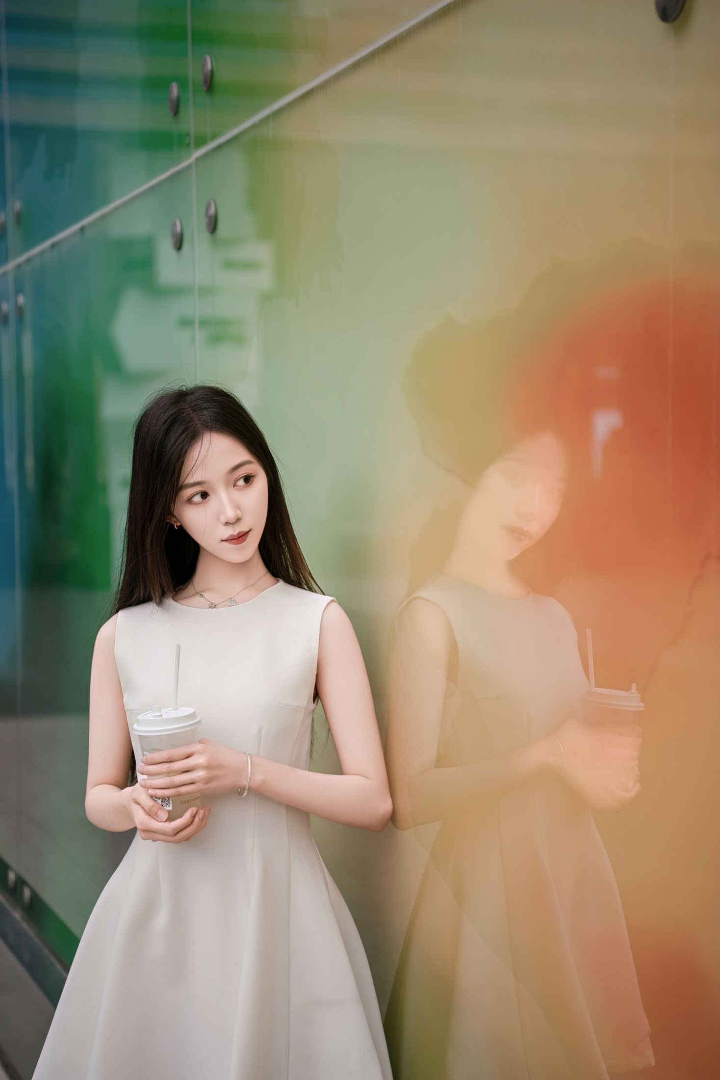 《玻璃幕墙前的优雅倩影》[13P]