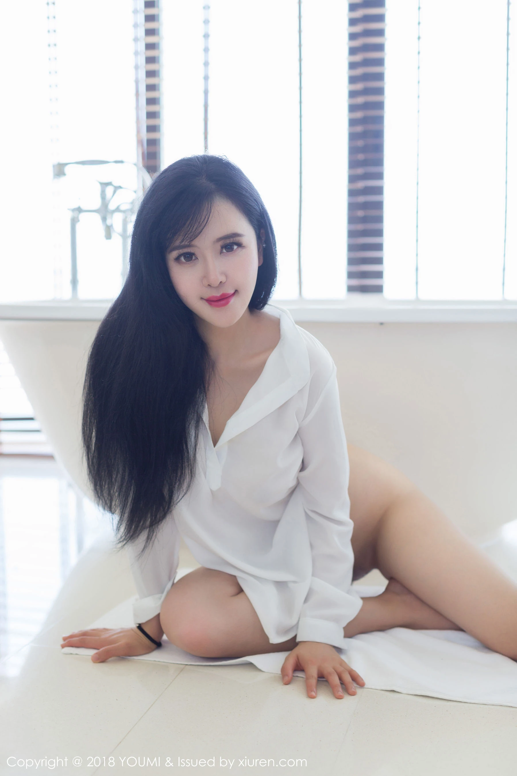 刘钰儿《白衬衫+黑色情趣内衣》 尤蜜荟YouMi Vol.107