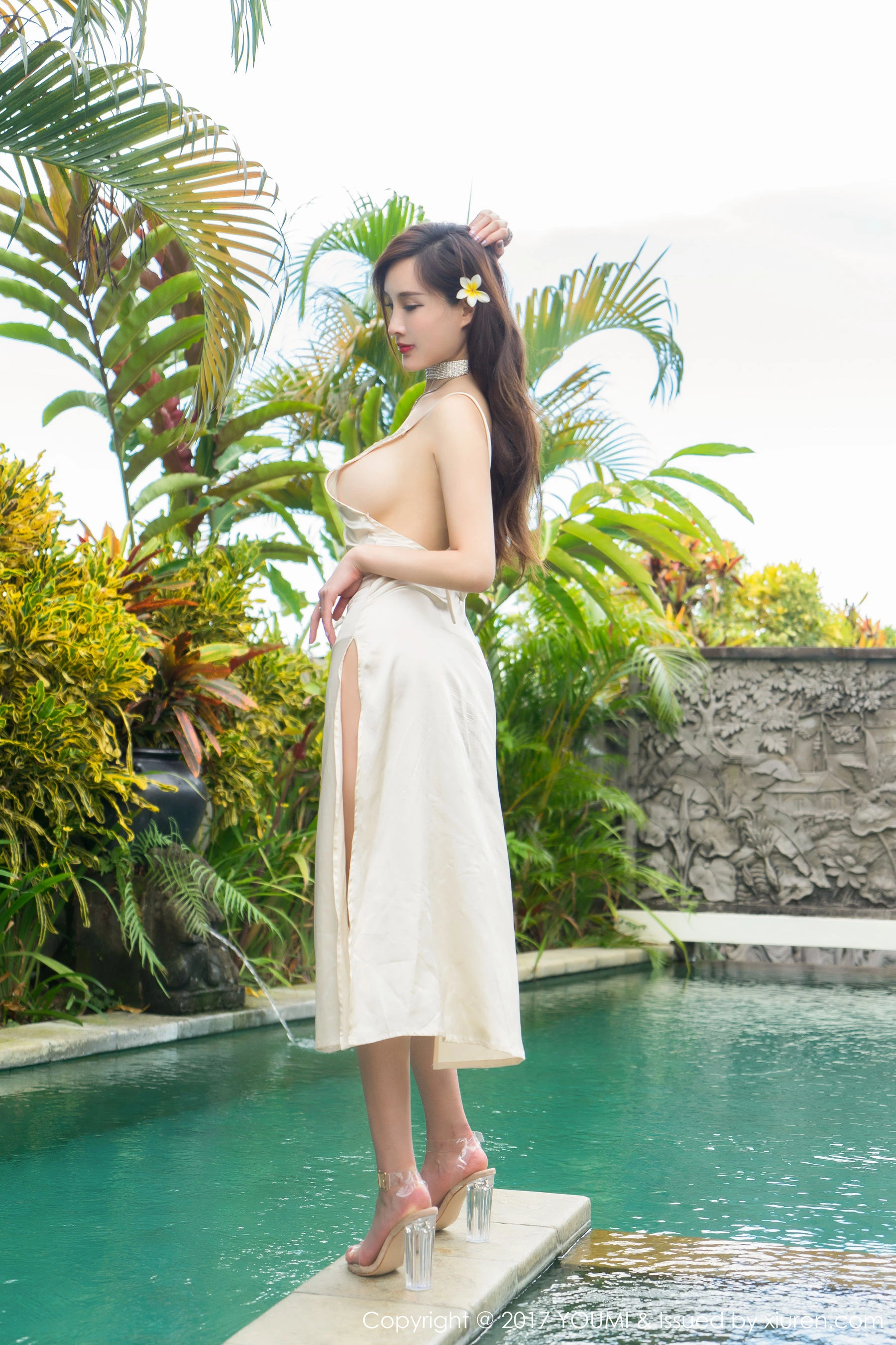 土肥圆矮挫穷《高叉礼服与泡泡浴系列》 尤蜜荟YouMi Vol.049