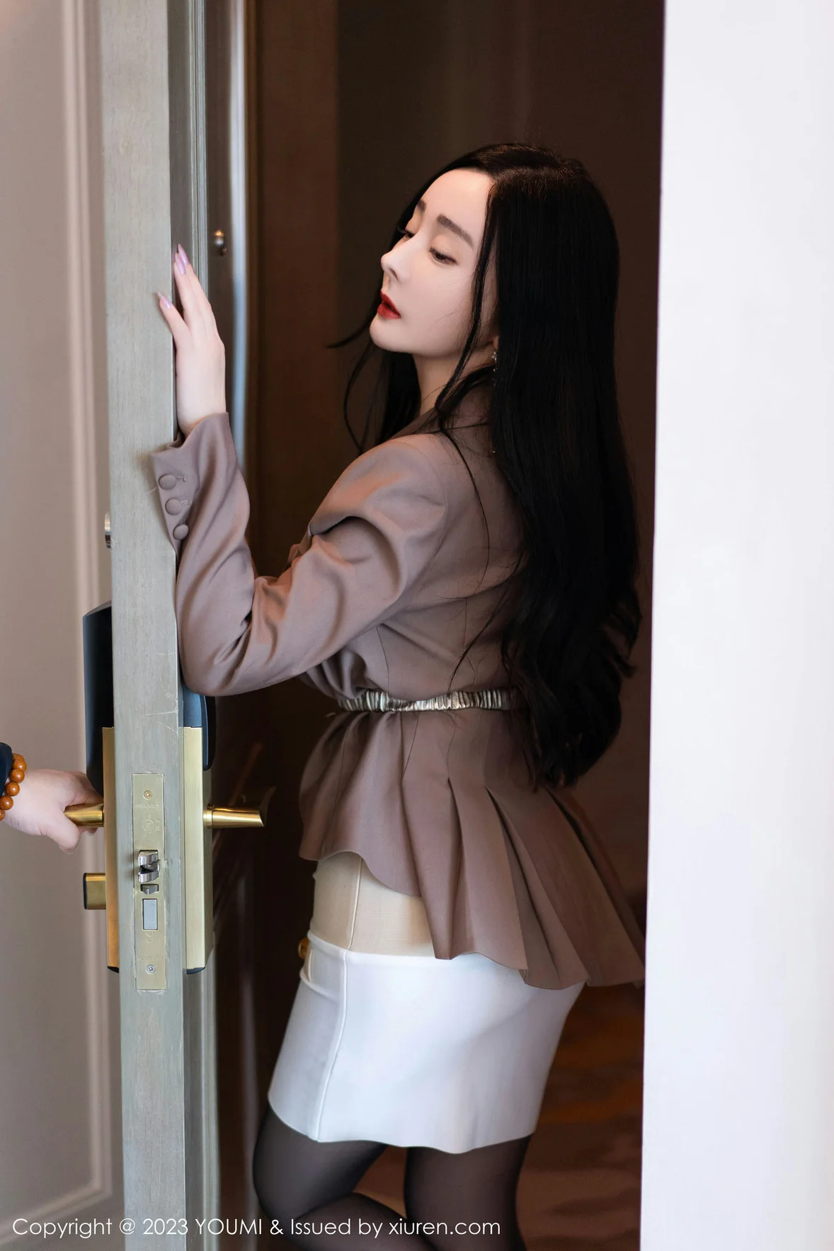 尤蜜荟 Vol.950 允爾 魅惑黑丝性感写真 [74P]