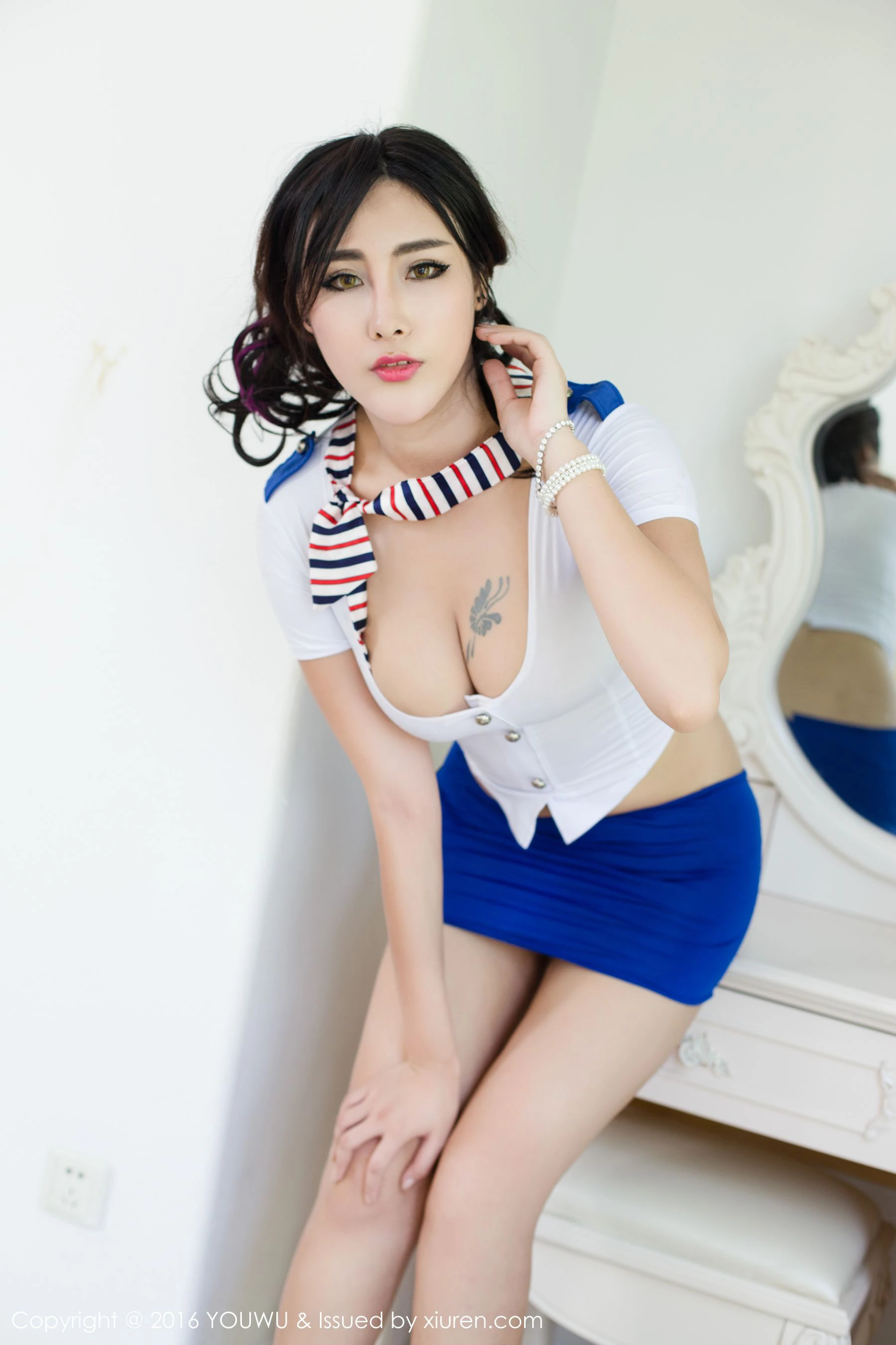 FoxYini孟狐狸《职业制服诱惑、惹火球衣、性感内衣》 尤物馆 Vol.031